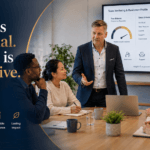 Promotionele banner: ‘Stress is Persoonlijk. Omgaan is Collectief.’ met een teamvergadering en presentator, met de nadruk op welzijn op het werk.